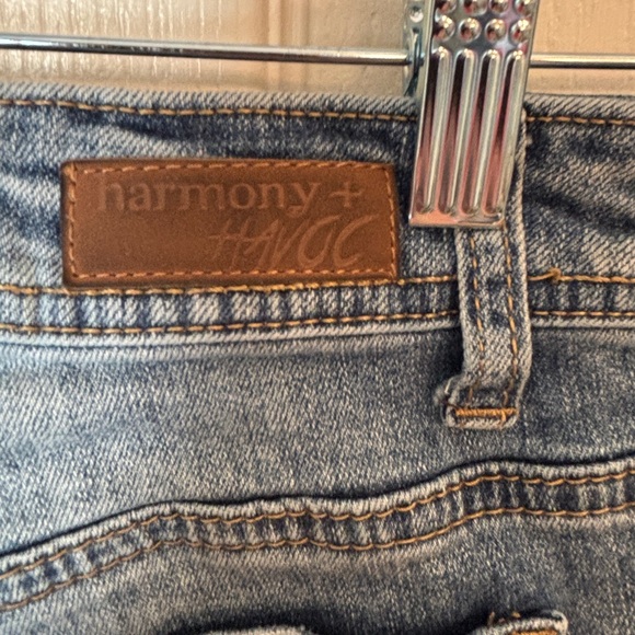 Harmony & Havoc Embroderied Blue Jeans with Red Floral Design Junior’s Size 9 - Picture 6 of 8